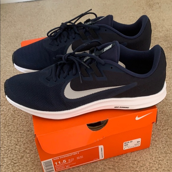 Nike running shoes-never worn - Picture 2 of 2